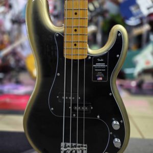 Fender Limited Edition Professional II Precision Bass Eclipse body